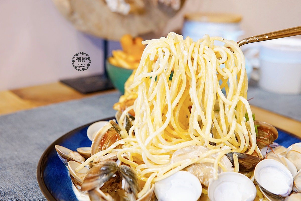 村口微光 逢甲店，台中最美老屋巷弄義式餐廳，創意新品章魚燒味噌燉飯每日現量供應，平價義式料理159元起 - Cyndi loves享食天堂