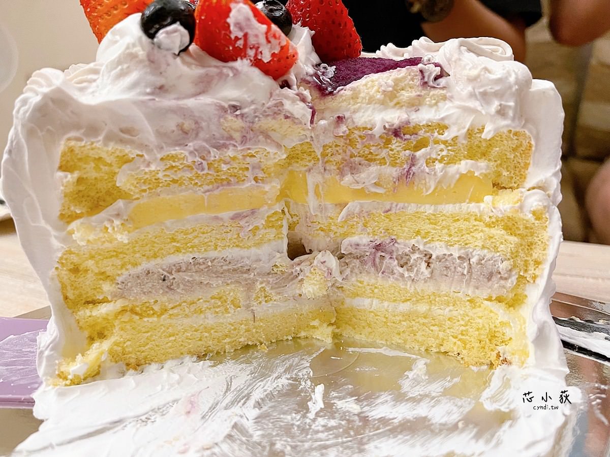 麥仕佳烘焙坊 台中公益店，深根近30年中部人的回憶，芋見幸福芋頭蛋糕濃郁芋泥蛋糕餡，6吋只要480元 - Cyndi loves享食天堂